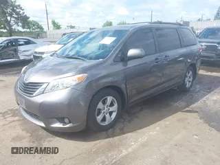 2011 Toyota Sienna LE AAS with VIN 5TDKK3DC4BS044382, listed as a IAAI auction lot 39280364 with 104,262 mi miles. Bid and sale history available at carsss.com. Image 17.