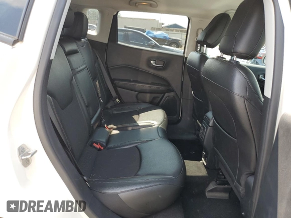 2019 Jeep Compass Latitude z VIN 3C4NJDBB4KT704264, wystawiony jako Copart lot #67137964 z przebiegiem 58 018 mil mil oraz Szkoda całkowita • Salvage title. Historia ofert i sprzedaży dostępna na DreamBid. Obrazek 11.