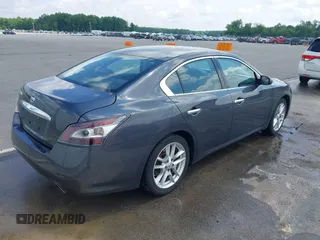 2013 Nissan Maxima SV z VIN 1N4AA5AP2DC831021, wystawiony jako IAAI lot #42255349 z przebiegiem 143 373 mil mil oraz . Historia ofert i sprzedaży dostępna na DreamBid. Obrazek 4.