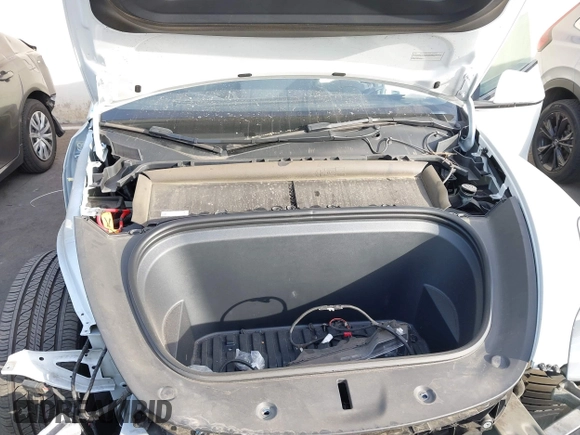 2023 Tesla Model Y Long Range z VIN 7SAYGDEE9PF623285, wystawiony jako IAAI lot #41383184 z przebiegiem 34 092 mil mil oraz . Historia ofert i sprzedaży dostępna na DreamBid. Obrazek 10.