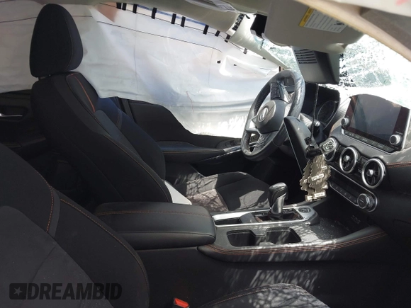 2022 Nissan Sentra SR z VIN 3N1AB8DV0NY313438, wystawiony jako IAAI lot #42076992 z przebiegiem Nie podano mil oraz . Historia ofert i sprzedaży dostępna na DreamBid. Obrazek 5.