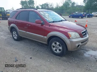 2005 Kia Sorento LX z VIN KNDJC733355442601, wystawiony jako IAAI lot #42407663 z przebiegiem 161 113 mil mil oraz . Historia ofert i sprzedaży dostępna na DreamBid. Obrazek 1.
