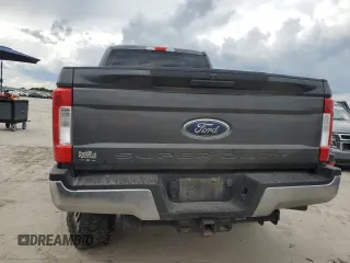 2018 Ford F-250 XL z VIN 1FT7W2BT6JEC77708, wystawiony jako Copart lot #56562595 z przebiegiem 141 567 mil mil oraz Szkoda całkowita • Salvage title. Historia ofert i sprzedaży dostępna na DreamBid. Obrazek 6.