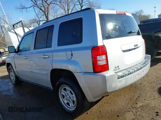 2008 Jeep Patriot Sport with VIN 1J8FT28W98D519566, listed as a IAAI auction lot 41804415 with 108,787 mi miles. Bid and sale history available at carsss.com. Image 3.