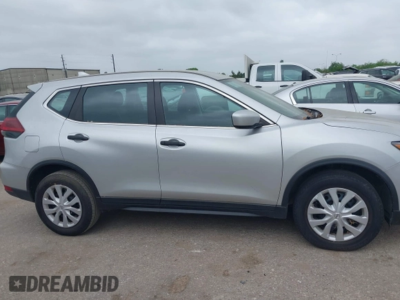 2020 Nissan Rogue S z VIN 5N1AT2MV1LC808854, wystawiony jako IAAI lot #41911120 z przebiegiem 162 642 mil mil oraz . Historia ofert i sprzedaży dostępna na DreamBid. Obrazek 13.
