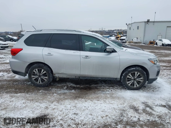 2017 Nissan Pathfinder SV z VIN 5N1DR2MN2HC687013, wystawiony jako IAAI lot #41362733 z przebiegiem 129 832 mil mil oraz . Historia ofert i sprzedaży dostępna na DreamBid. Obrazek 13.