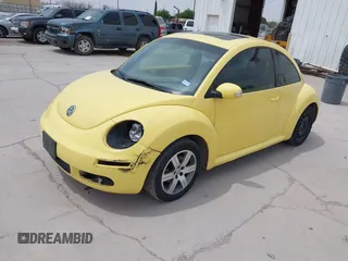 2006 Volkswagen New Beetle Coupe with VIN 3VWRR31C06M415572, listed as a IAAI auction lot 41979588 with 76,044 mi miles. Bid and sale history available at carsss.com. Image 2.