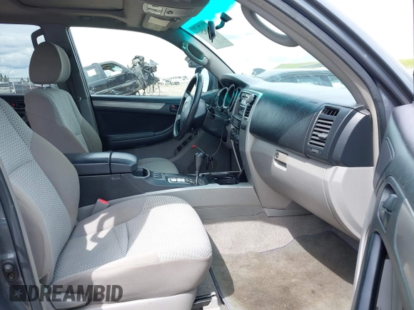 2006 Toyota 4Runner SR5 with VIN JTEZU14RX60080664, listed as a IAAI auction lot 41982517 with 205,749 mi miles and . Bid and sale history available at DreamBid. Image 5.