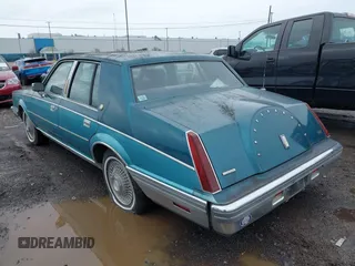 1982 Lincoln Continental with VIN 1MRBP98F1CY610073, listed as a IAAI auction lot 41953772 with 821,604 mi miles and . Bid and sale history available at DreamBid. Image 3.
