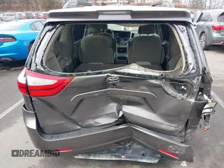 2018 Toyota Sienna LE Auto Access Seat with VIN 5TDKZ3DC1JS953593, listed as a IAAI auction lot 41478930 with 171,792 mi miles. Bid and sale history available at carsss.com. Image 6.