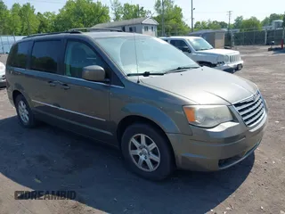 2010 Chrysler Town & Country Touring z VIN 2A4RR5DX4AR394718, wystawiony jako IAAI lot #42390764 z przebiegiem 166 129 mil mil oraz . Historia ofert i sprzedaży dostępna na DreamBid. Obrazek 1.