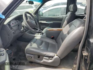 2002 Ford Explorer Sport Value z VIN 1FMYU60EX2UB70105, wystawiony jako Copart lot #64927084 z przebiegiem 91 470 mil mil oraz Czysty tytuł • Clean title. Historia ofert i sprzedaży dostępna na DreamBid. Obrazek 7.