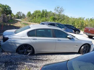 2013 BMW 7 Series 750Li z VIN WBAYE8C50DD133041, wystawiony jako IAAI lot #42280002 z przebiegiem Nie podano mil oraz . Historia ofert i sprzedaży dostępna na DreamBid. Obrazek 14.