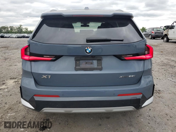 2023 BMW X1 xDrive28i с VIN WBX73EF04P5X15700, выставлен на аукционе Copart как лот 56488145 с пробегом 19 980 миль миль и Списание • Salvage title. История ставок и продаж доступна на DreamBid. Изображение 6.
