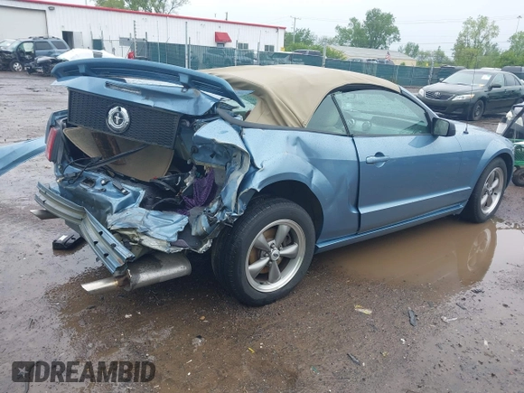 2005 Ford Mustang Deluxe z VIN 1ZVFT84N655195289, wystawiony jako IAAI lot #42182596 z przebiegiem 84 205 mil mil oraz . Historia ofert i sprzedaży dostępna na DreamBid. Obrazek 4.