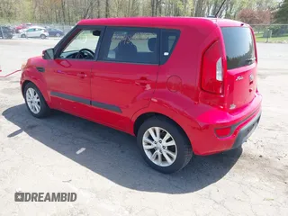 2013 Kia Soul ! with VIN KNDJT2A62D7525293, listed as a IAAI auction lot 42148962 with 171,673 mi miles. Bid and sale history available at carsss.com. Image 3.