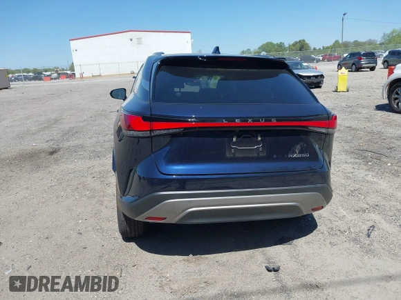 2024 Lexus RX 350 z VIN JTJCHMAA5R2015211, wystawiony jako IAAI lot #42048604 z przebiegiem 4 441 mil mil oraz . Historia ofert i sprzedaży dostępna na DreamBid. Obrazek 16.
