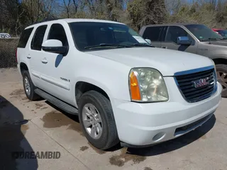 2007 GMC Yukon SLT with VIN 1GKFC130X7R214183, listed as a IAAI auction lot 41845117 with 201,916 mi miles. Bid and sale history available at carsss.com. Image 1.
