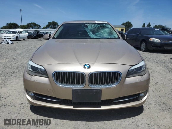2012 BMW 5 Series 528i z VIN WBAXG5C59CDW85348, wystawiony jako Copart lot #57180545 z przebiegiem 135 725 mil mil oraz Szkoda całkowita • Salvage title. Historia ofert i sprzedaży dostępna na DreamBid. Obrazek 5.