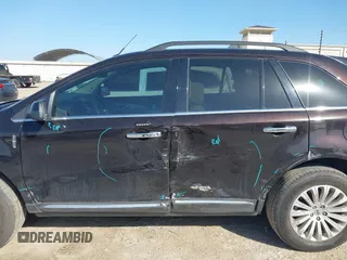 2013 Lincoln MKX z VIN 2LMDJ6JK8DBL28997, wystawiony jako IAAI lot #42061816 z przebiegiem 67 337 mil mil oraz . Historia ofert i sprzedaży dostępna na DreamBid. Obrazek 14.