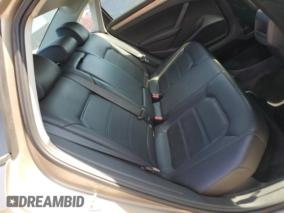 2015 Volkswagen Passat Limited Edition Edition with VIN 1VWAT7A32FC096487, listed as a Copart auction lot 62370505 with 186,517 mi miles and Clean title. Bid and sale history available at DreamBid. Image 10.