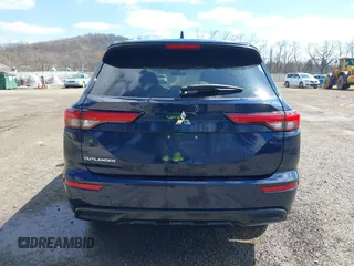 2022 Mitsubishi Outlander SE z VIN JA4J4UA89NZ077502, wystawiony jako IAAI lot #41897917 z przebiegiem 26 045 mil mil oraz . Historia ofert i sprzedaży dostępna na DreamBid. Obrazek 16.