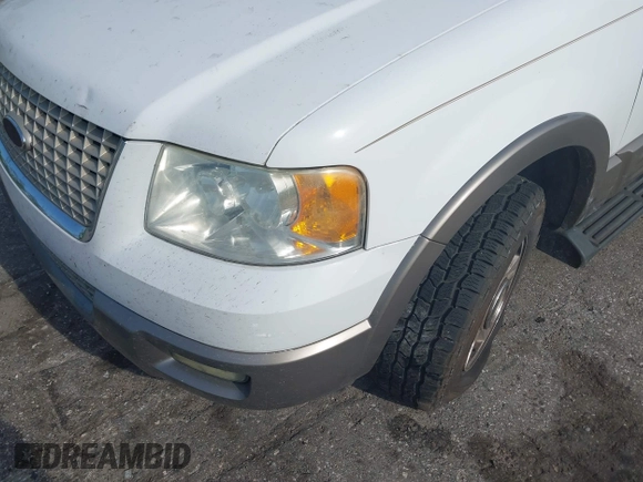 2003 Ford Expedition Eddie Bauer z VIN 1FMRU17W13LA60377, wystawiony jako IAAI lot #42220081 z przebiegiem 247 990 mil mil oraz . Historia ofert i sprzedaży dostępna na DreamBid. Obrazek 6.