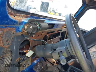 1992 Jeep Wrangler z VIN 2J4FY29S1NJ528929, wystawiony jako IAAI lot #42173108 z przebiegiem Nie podano mil oraz . Historia ofert i sprzedaży dostępna na DreamBid. Obrazek 6.