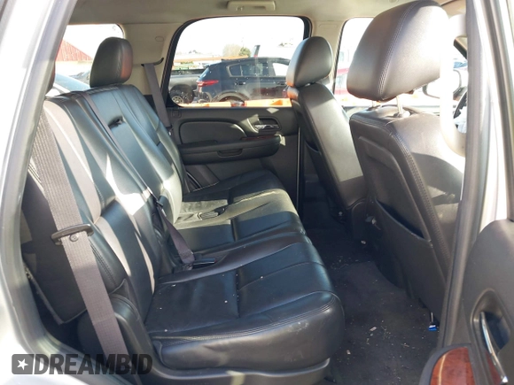 2014 Chevrolet Tahoe LT z VIN 1GNSKBE04ER197644, wystawiony jako IAAI lot #41322255 z przebiegiem 127 142 mil mil oraz . Historia ofert i sprzedaży dostępna na DreamBid. Obrazek 8.