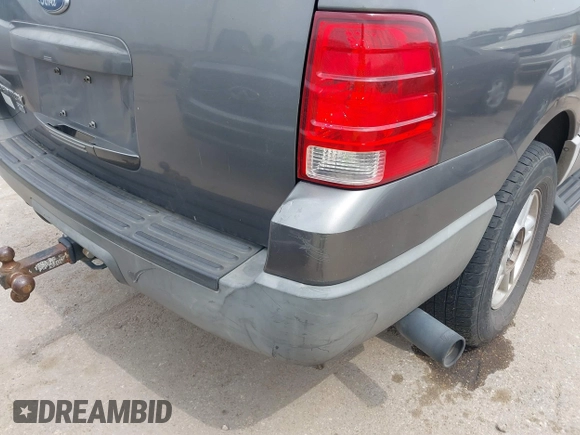 2005 Ford Expedition Special Service with VIN 1FMPU15545LA26180, listed as a IAAI auction lot 41806396 with 209,288 mi miles. Bid and sale history available at carsss.com. Image 12.