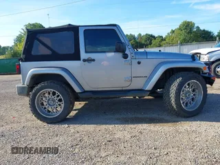 2016 Jeep Wrangler Sahara z VIN 1C4AJWBGXGL120329, wystawiony jako IAAI lot #40239916 z przebiegiem 96 731 mil mil oraz . Historia ofert i sprzedaży dostępna na DreamBid. Obrazek 13.