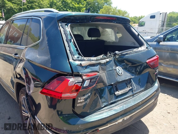 2018 Volkswagen Tiguan SEL with VIN 3VV2B7AX9JM058518, listed as a IAAI auction lot 42558129 with 82,807 mi miles and . Bid and sale history available at DreamBid. Image 6.
