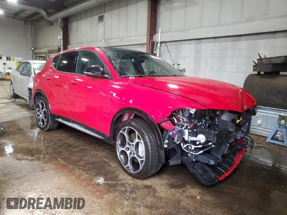 2024 Alfa Romeo Tonale Ti z VIN ZASPATCW8R3049721, wystawiony jako Copart lot #51983565 z przebiegiem 9 807 mil mil oraz Szkoda całkowita • Salvage title. Historia ofert i sprzedaży dostępna na DreamBid. Obrazek 4.
