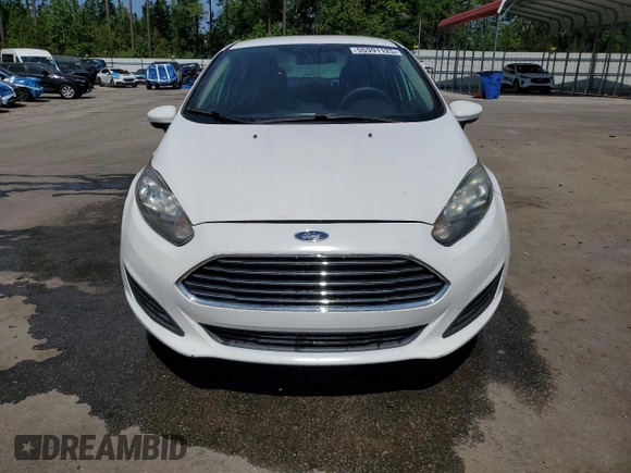 2019 Ford Fiesta SE z VIN 3FADP4BJ2KM147288, wystawiony jako Copart lot #55391125 z przebiegiem 83 887 mil mil oraz Szkoda całkowita • Salvage title. Historia ofert i sprzedaży dostępna na DreamBid. Obrazek 5.