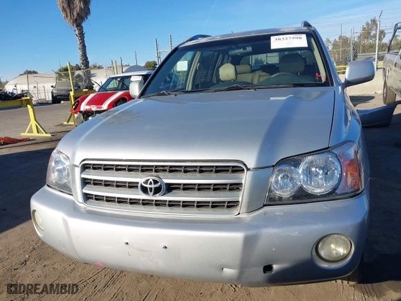 2002 Toyota Highlander with VIN JTEGF21A020069687, listed as a IAAI auction lot 38327598 with 178,401 mi miles. Bid and sale history available at carsss.com. Image 13.