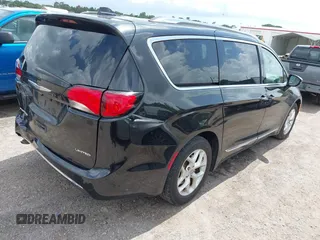 2020 Chrysler Pacifica Limited z VIN 2C4RC1GG5LR272593, wystawiony jako IAAI lot #42398809 z przebiegiem 96 957 mil mil oraz . Historia ofert i sprzedaży dostępna na DreamBid. Obrazek 4.
