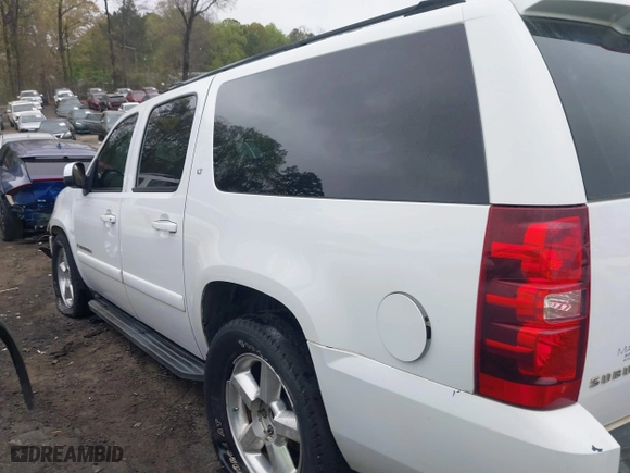 2007 Chevrolet Suburban LTZ with VIN 3GNFC160X7G132811, listed as a IAAI auction lot 41849787 with 1 mi miles. Bid and sale history available at carsss.com. Image 14.