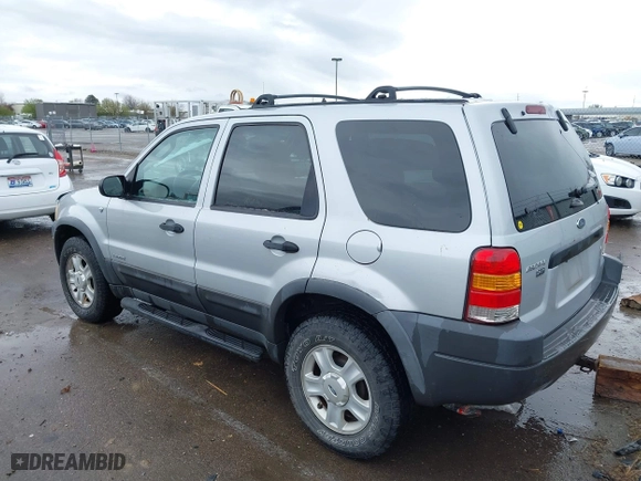 2002 Ford Escape Limited with VIN 1FMCU04152KA38640, listed as a IAAI auction lot 41895674 with 106,449 mi miles. Bid and sale history available at carsss.com. Image 3.