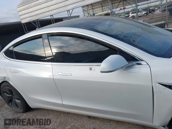 2020 Tesla Model 3 Standard Range Plus z VIN 5YJ3E1EA1LF660611, wystawiony jako IAAI lot #41856495 z przebiegiem 141 086 mil mil oraz . Historia ofert i sprzedaży dostępna na DreamBid. Obrazek 12.