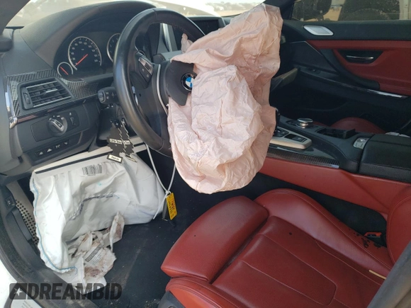2015 BMW M6 z VIN WBS6C9C51FD467998, wystawiony jako Copart lot #67775934 z przebiegiem Nie podano mil oraz Szkody całkowita. Historia ofert i sprzedaży dostępna na DreamBid. Obrazek 8.