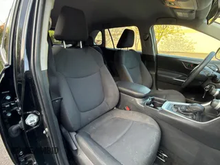 2019 Toyota RAV4 LE with VIN JTMF1RFV4KD030550, listed as a Copart auction lot 55537415 with 92,319 mi miles and Clean Title. Bid and sale history available at DreamBid. Image 5.