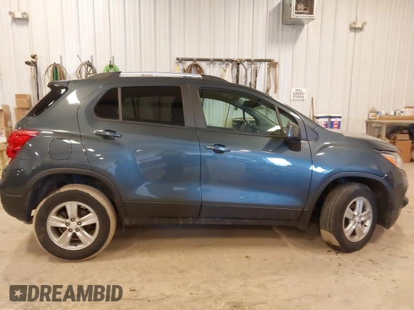 2022 Chevrolet Trax LT with VIN KL7CJPSM5NB561161, listed as a IAAI auction lot 41735792 with 12,136 mi miles. Bid and sale history available at carsss.com. Image 13.