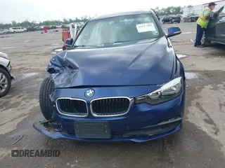 2017 BMW 3 Series 320i z VIN WBA8E1G3XHNU15607, wystawiony jako IAAI lot #42117103 z przebiegiem Nie podano mil oraz . Historia ofert i sprzedaży dostępna na DreamBid. Obrazek 11.