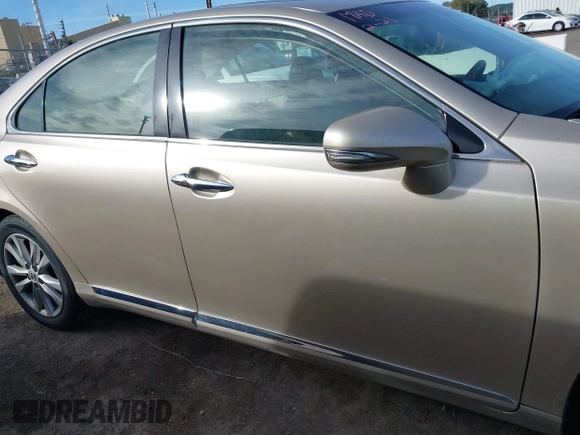 2010 Lexus ES 330 z VIN JTHBK1EG0A2392593, wystawiony jako IAAI lot #41604075 z przebiegiem 232 031 mil mil oraz . Historia ofert i sprzedaży dostępna na DreamBid. Obrazek 13.