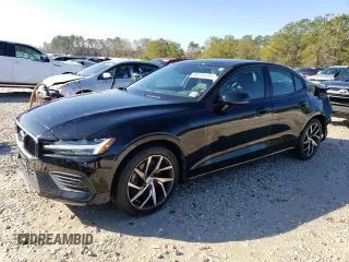 2020 Volvo S60 Momentum with VIN 7JR102FK7LG044261, listed as a Copart auction lot 39734123 with 32,487 mi miles. Bid and sale history available at carsss.com. Image 1.