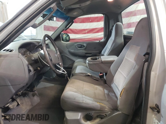 2002 Ford F-150 XL z VIN 1FTRF17W92NB99531, wystawiony jako Copart lot #49585545 z przebiegiem 148 167 mil mil oraz Szkoda całkowita • Salvage title. Historia ofert i sprzedaży dostępna na DreamBid. Obrazek 7.