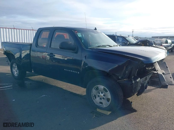 2008 Chevrolet Silverado 1500 Work Truck with VIN 1GCEK19C68Z293025, listed as a IAAI auction lot 41861550 with 147,305 mi miles. Bid and sale history available at carsss.com. Image 1.