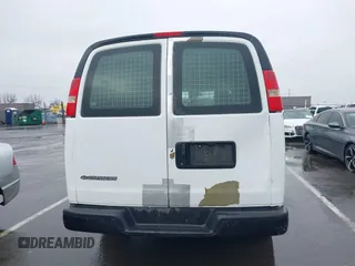 2009 Chevrolet Express Cargo z VIN 1GCFG15X991102230, wystawiony jako IAAI lot #41517800 z przebiegiem 291 167 mil mil oraz . Historia ofert i sprzedaży dostępna na DreamBid. Obrazek 17.