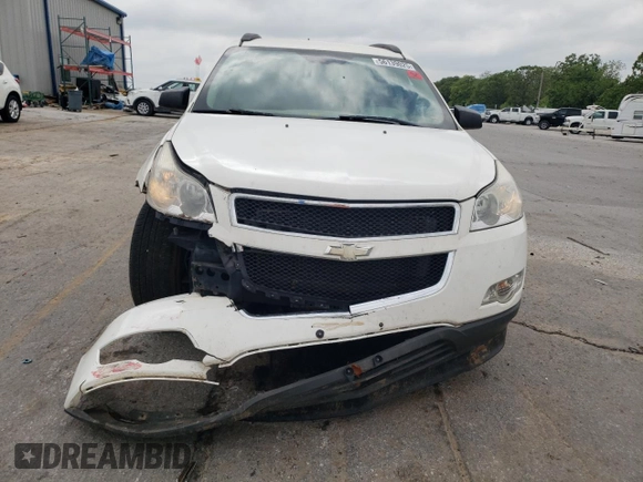 2012 Chevrolet Traverse LS z VIN 1GNKRFEDXCJ143055, wystawiony jako Copart lot #56139025 z przebiegiem 243 496 mil mil oraz Szkoda całkowita • Salvage title. Historia ofert i sprzedaży dostępna na DreamBid. Obrazek 5.