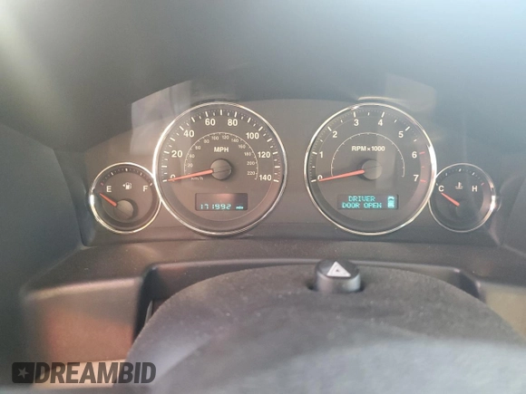 2006 Jeep Commander Limited z VIN 1J8HG58296C170388, wystawiony jako Copart lot #61134795 z przebiegiem 117 992 mil mil oraz Szkoda całkowita • Salvage title. Historia ofert i sprzedaży dostępna na DreamBid. Obrazek 9.